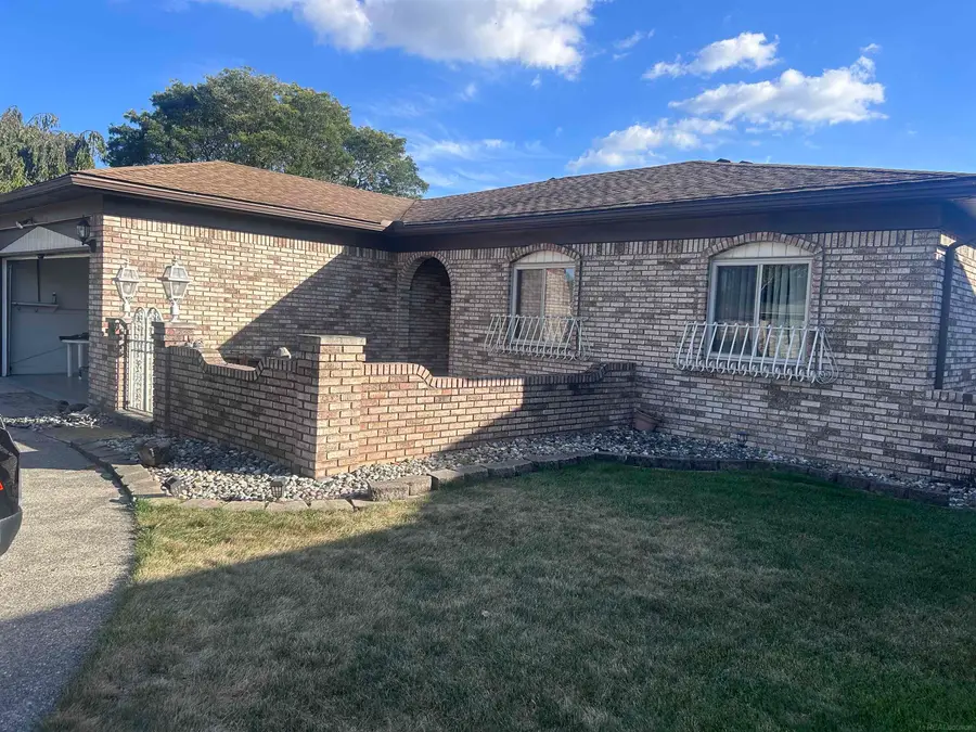 15786 Bexley ST, Clinton Township, MI 48038 - Image #2
