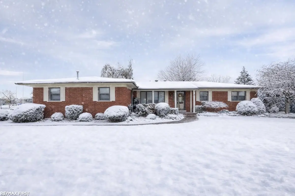38151 SEAWAY CT, Harrison Township, MI 48045 - Image #1