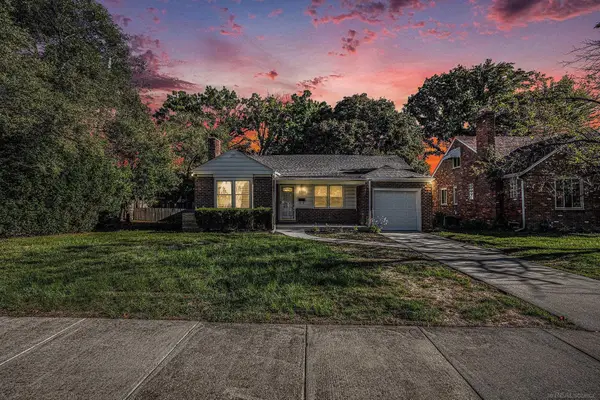 2368 Allard AVE, GrossePointeWoods, MI 48236