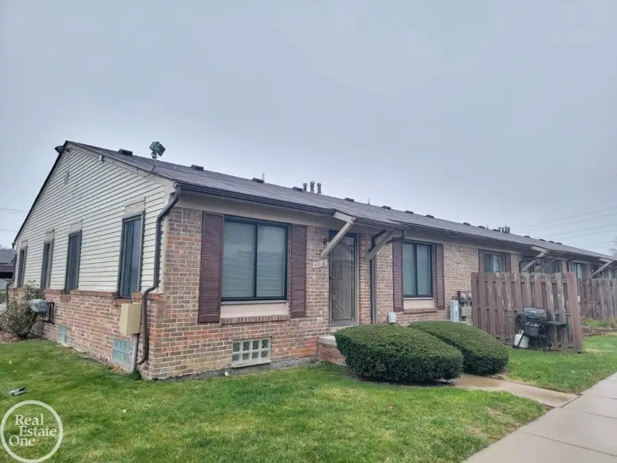 17118 Kingsbrooke, Clinton Charter Township, MI 48038 - Image #2