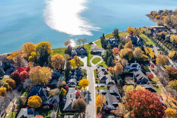 801 Park LN, GrossePointePark, MI 48230