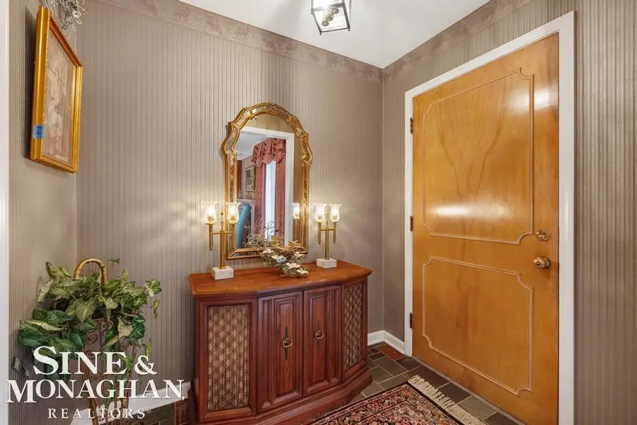 809 Fairford RD, Grosse Pointe Woods, MI 48236 - Image #3