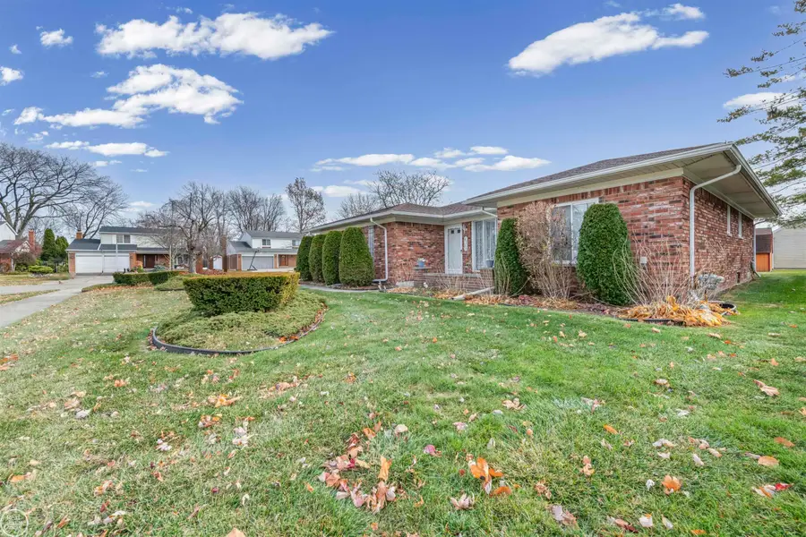 4786 Lucerne DR, Sterling Heights, MI 48310 - Image #3