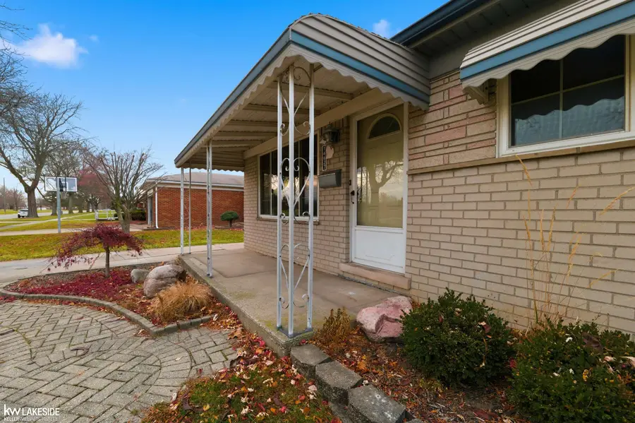 14627 Masonic DR, Warren, MI 48088 - Image #2