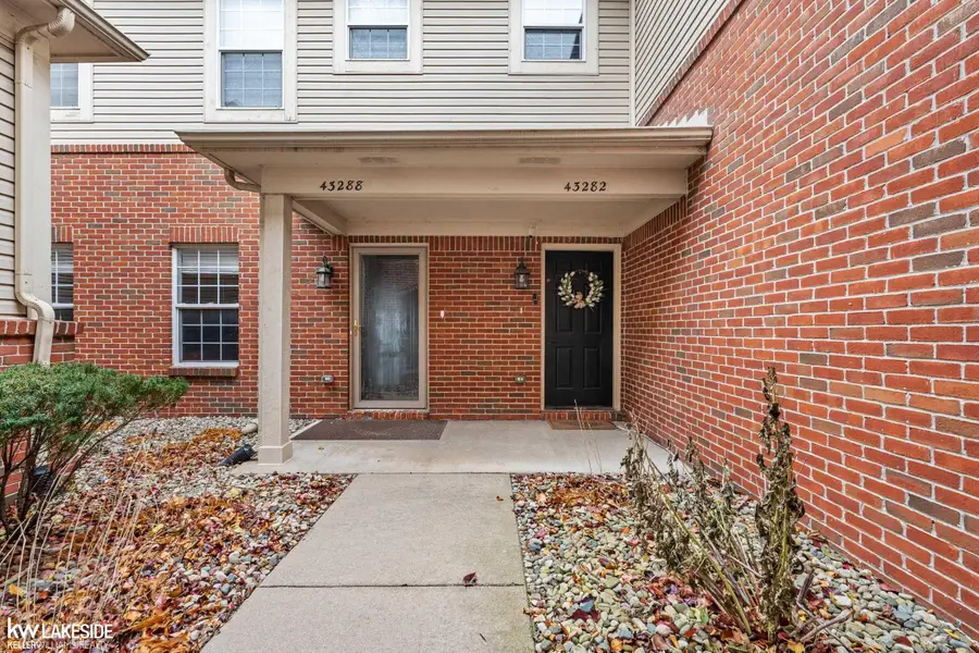 43282 Pendleton CIR, Sterling Heights, MI 48313 - Image #2