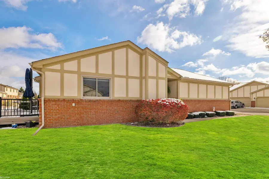 18521 STONEYBROOK LN, Clinton Charter Township, MI 48038 - Image #2