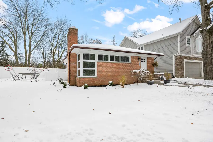 2051 Avondale ST, Sylvan Lake, MI 48320 - Image #2