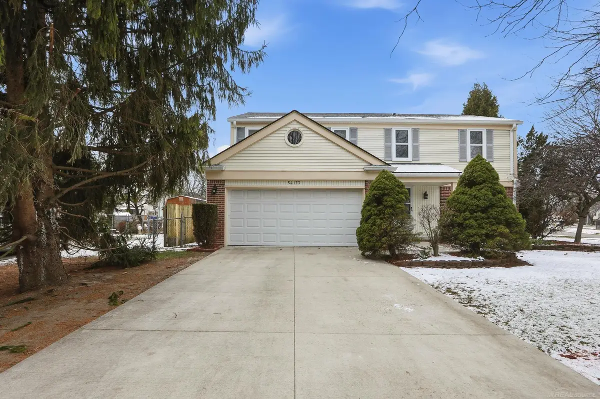 54173 Avondale DR, New Baltimore, MI 48047 - Image #1