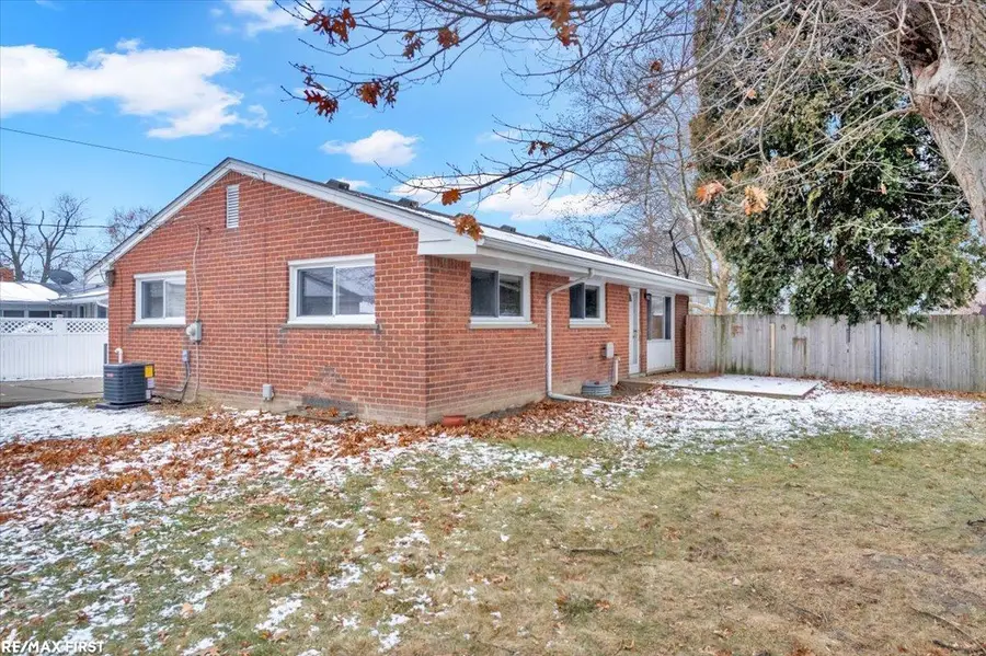 30248 Rosebriar ST, Saint Clair Shores, MI 48082 - Image #3