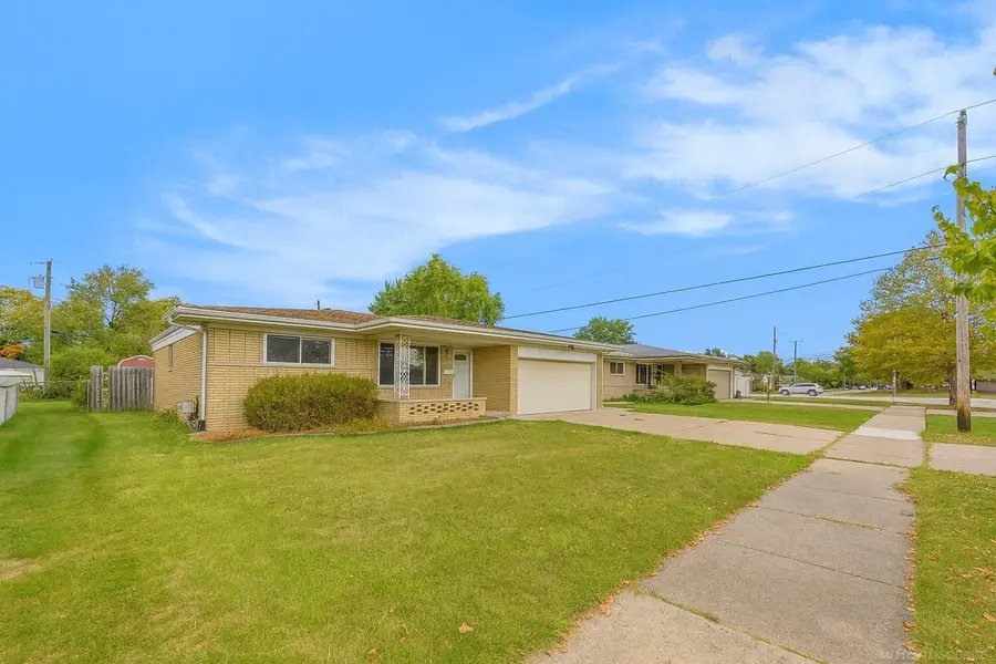 2987 Chesterfield DR, Troy, MI 48083 - Image #3