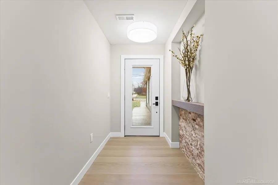 3460 Clayton AVE, Waterford, MI 48329 - Image #3