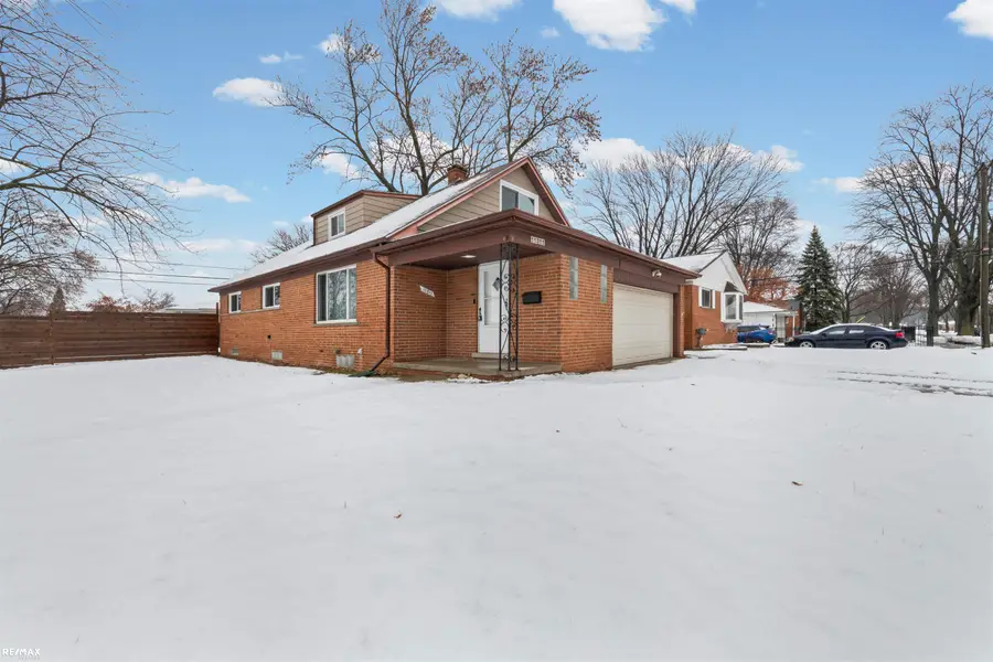 11311 Irvington DR, Warren, MI 48093 - Image #2