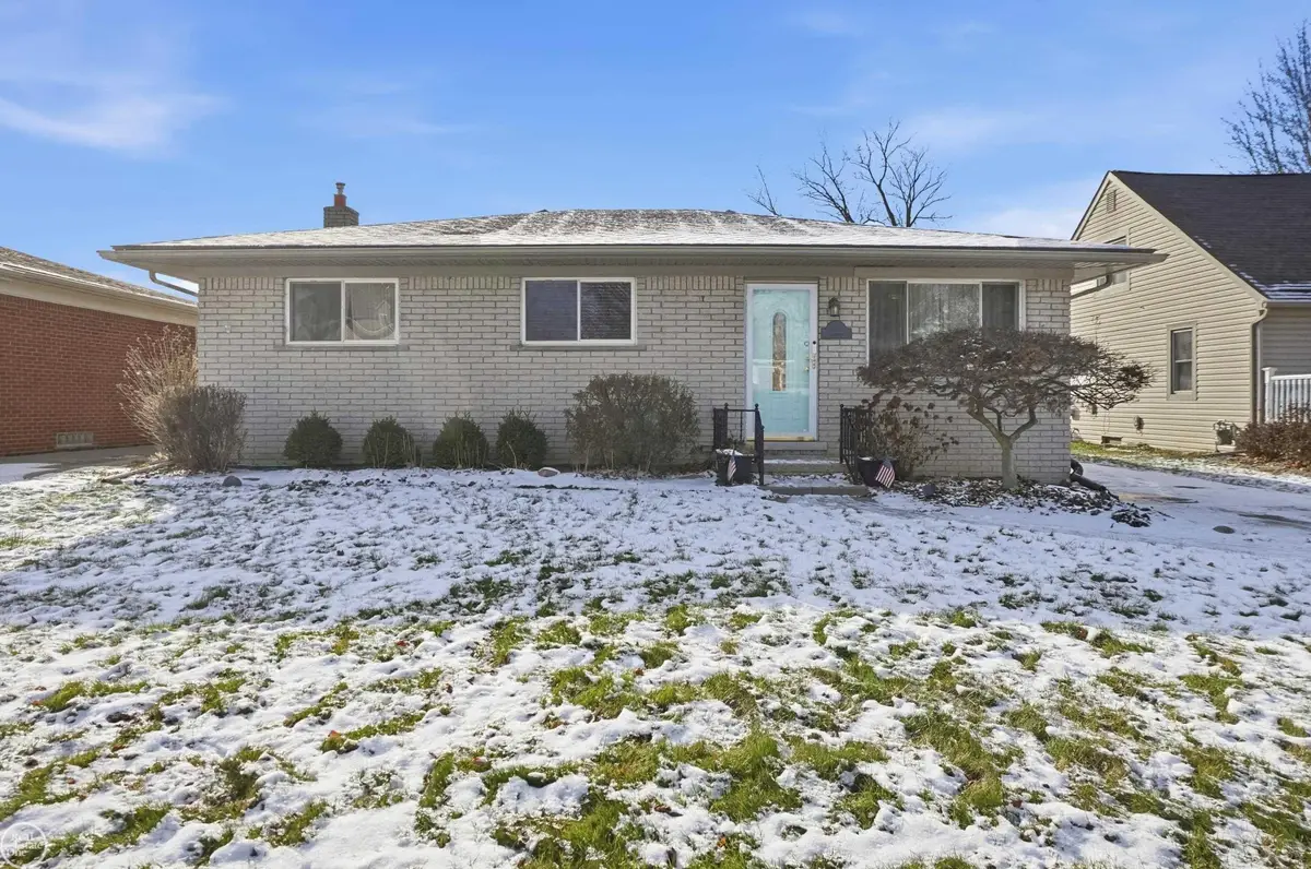 23824 Lakewood ST, Saint Clair Shores, MI 48082 - Image #1