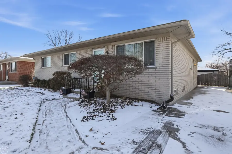 23824 Lakewood ST, Saint Clair Shores, MI 48082 - Image #3