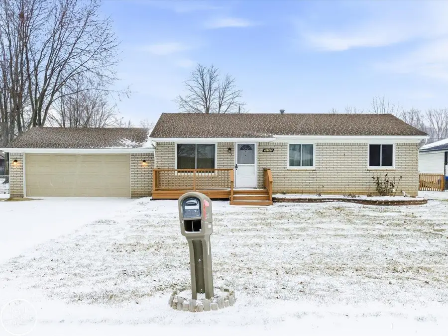 32065 Lakepoint ST, Chesterfield Township, MI 48047 - Image #2