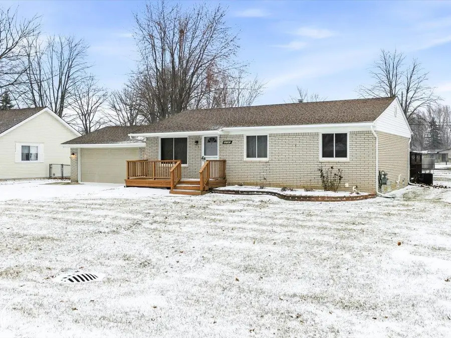 32065 Lakepoint ST, Chesterfield Township, MI 48047 - Image #3