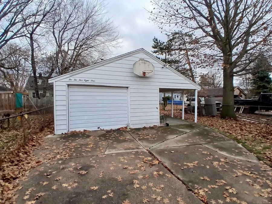 22584 Marine AVE, Eastpointe, MI 48021 - Image #2