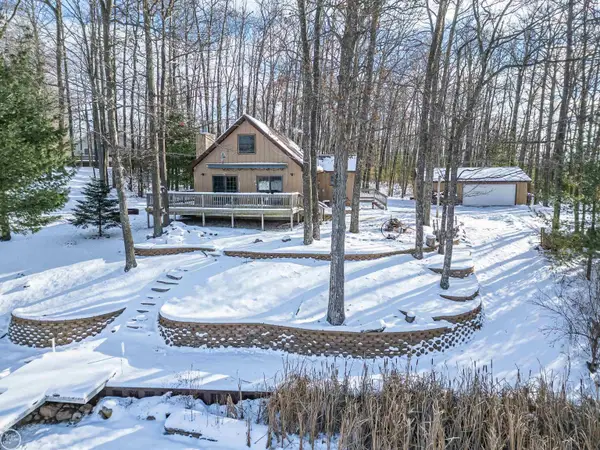 5503 Andrew ST, Harrison, MI 48625