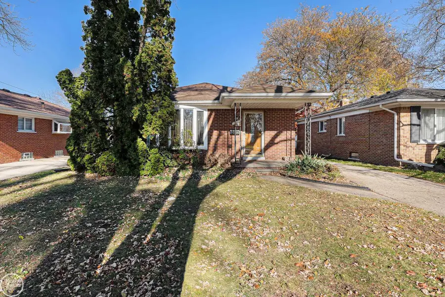 22717 Millenbach ST, Saint Clair Shores, MI 48081 - Image #2