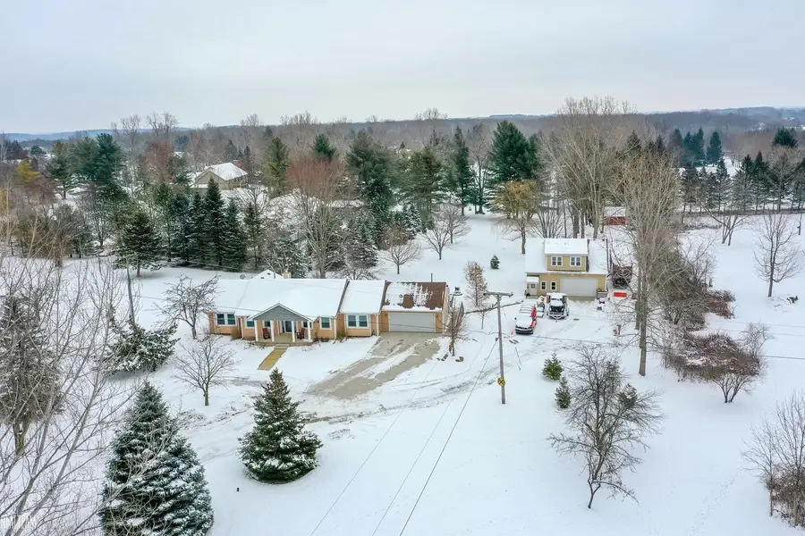 4869 Bishop RD, Dryden, MI 48428 - Image #2