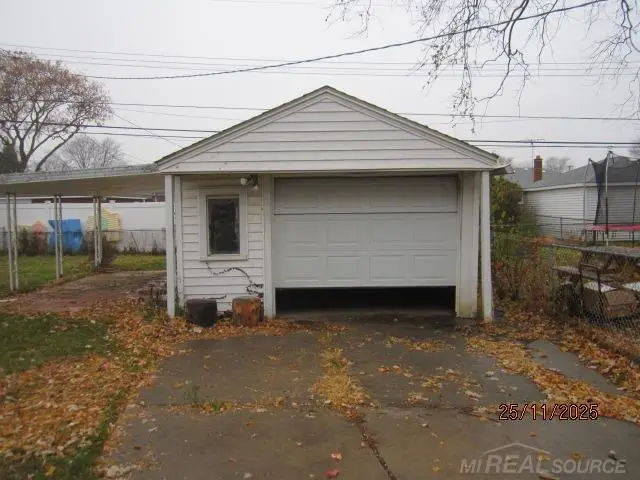 25123 Mackinac ST, Roseville, MI 48066 - Image #3