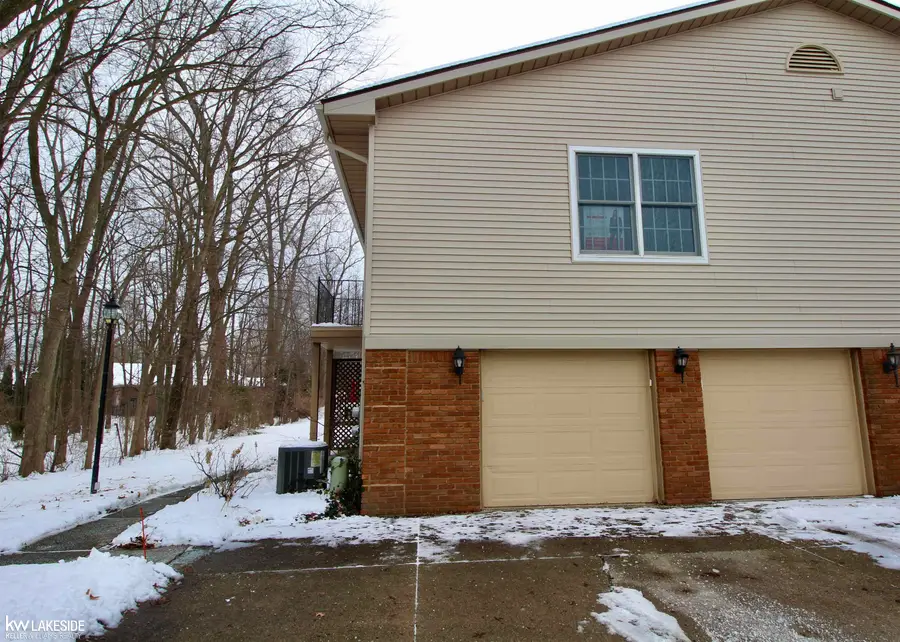 68116 Rosewood LN, Richmond, MI 48062 - Image #2