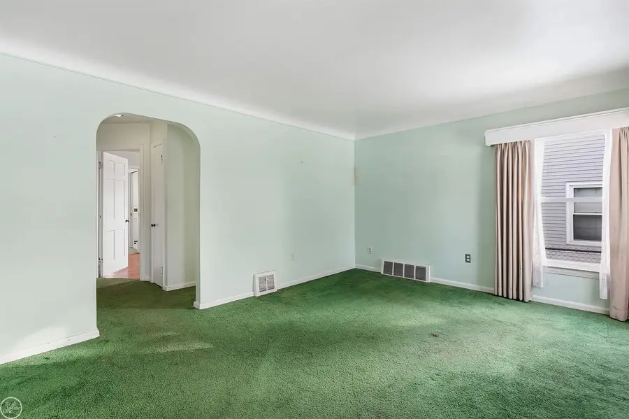 21227 Hillcrest ST, Clinton Township, MI 48036 - Image #3