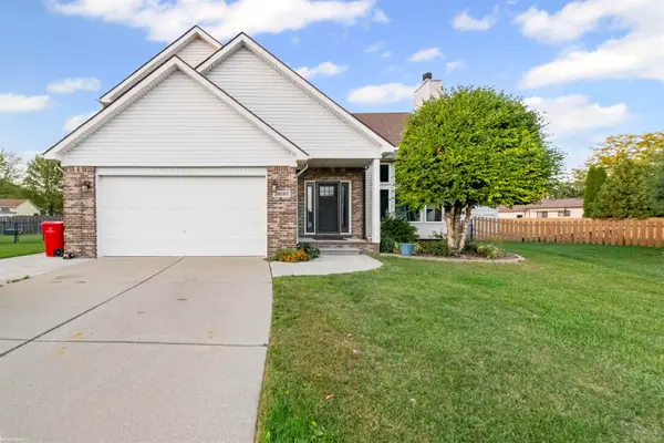 28787 Yorkshire DR, Chesterfield, MI 48047