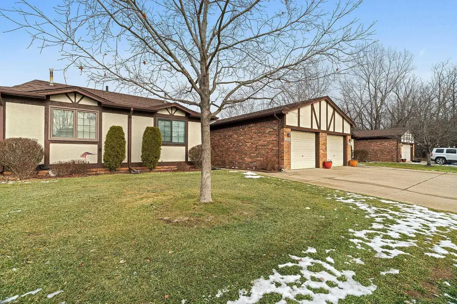 5441 Stanford CT, Warren, MI 48092 - #3