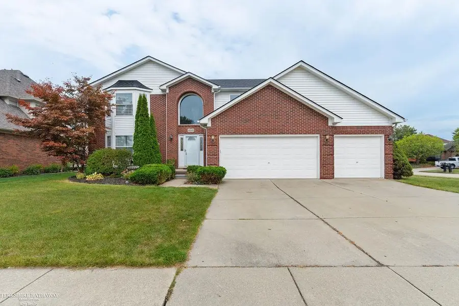 46568 Riverwoods DR, Macomb, MI 48044 - #3