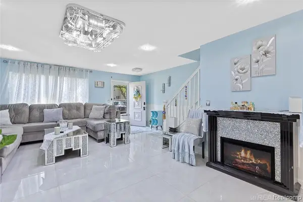 28264 Universal DR, Warren, MI 48092