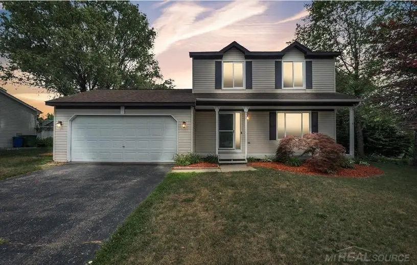 677 Doral DR, Oxford, MI 48371 - Image #2