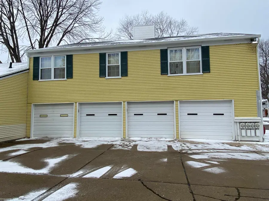 24722 Meadow Creek DR, Harrison Township, MI 48045 - #2