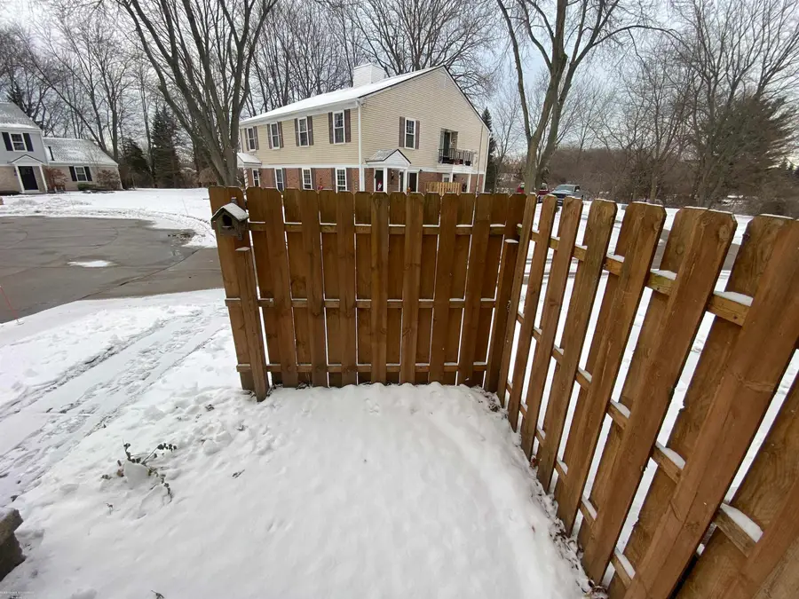 24722 Meadow Creek DR, Harrison Township, MI 48045 - #3