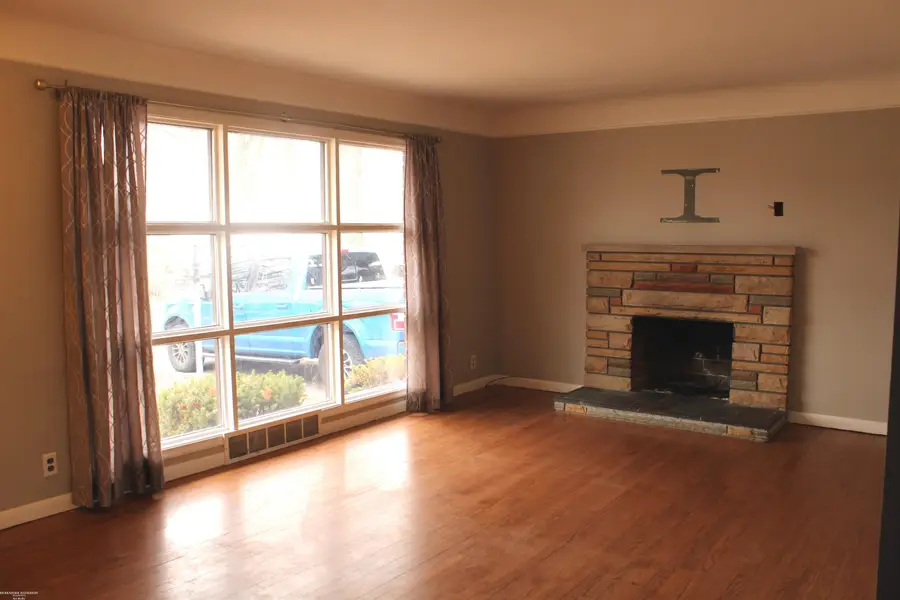 21181 Gordon RD, Saint Clair Shores, MI 48081 - Image #3