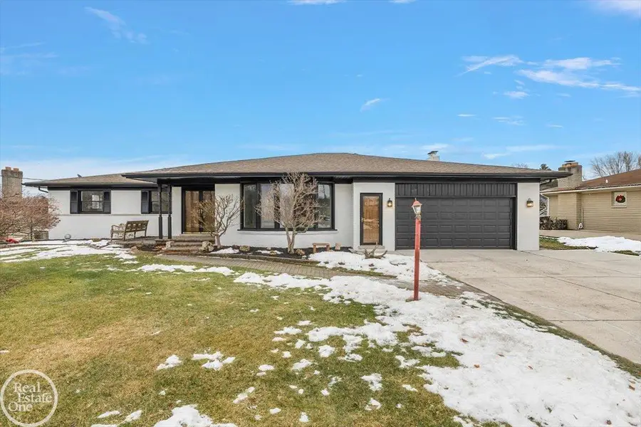 5594 Woodmire DR, Shelby Charter Township, MI 48316 - Image #2