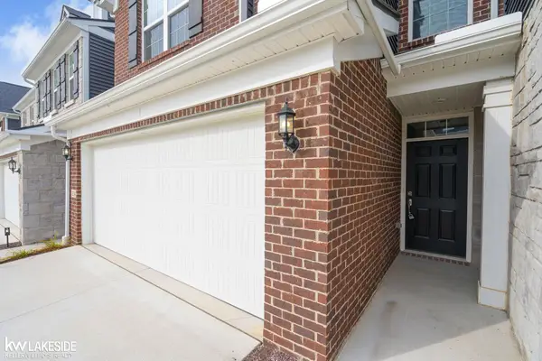 324 Strawberry DR, Rochester, MI 48307