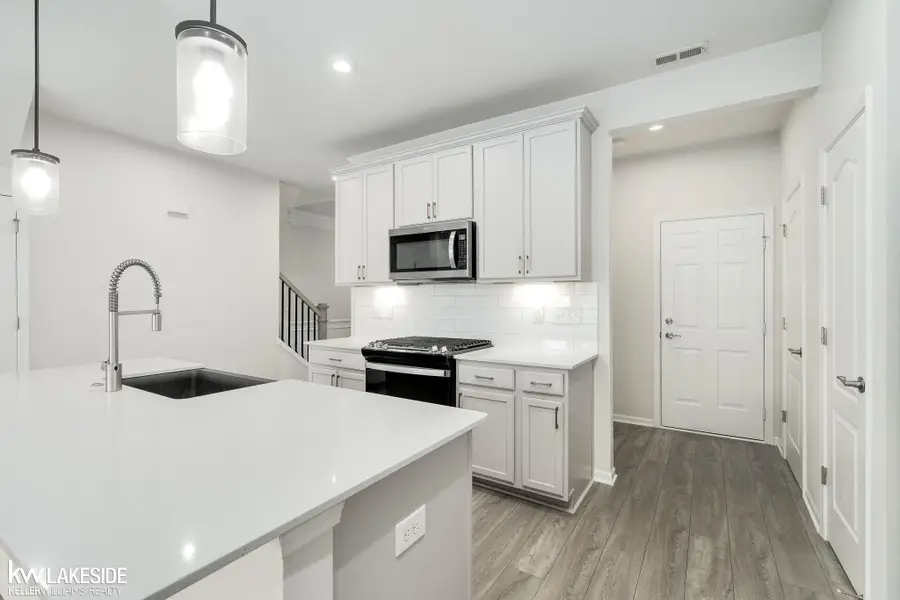 324 Strawberry DR, Rochester, MI 48307 - Image #3