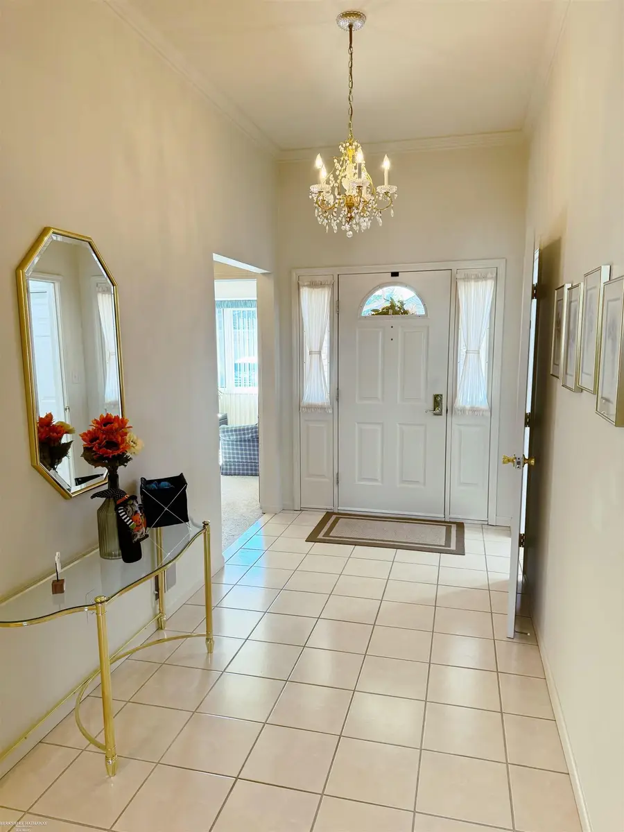 15851 Horseshoe Path CT, Clinton Township, MI 48035 - Image #2