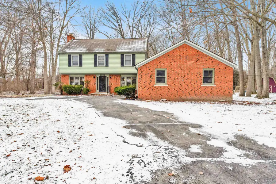 38831 Townhall ST, Harrison Township, MI 48045 - Image #2