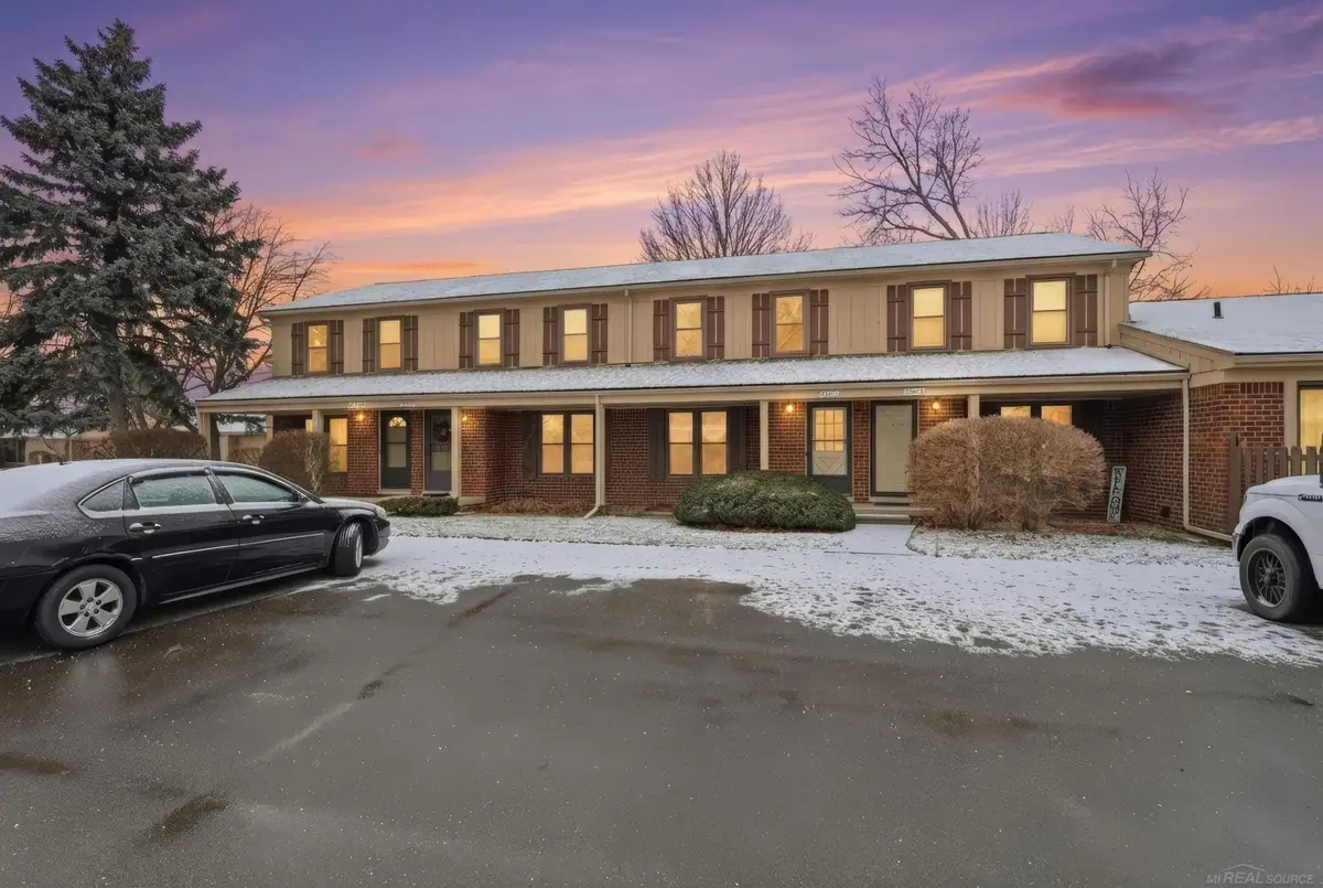 31610 Green Meadow LN, Warren, MI 48093 - Image #1