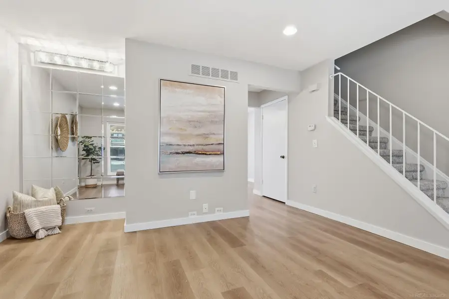 31610 Green Meadow LN, Warren, MI 48093 - Image #3