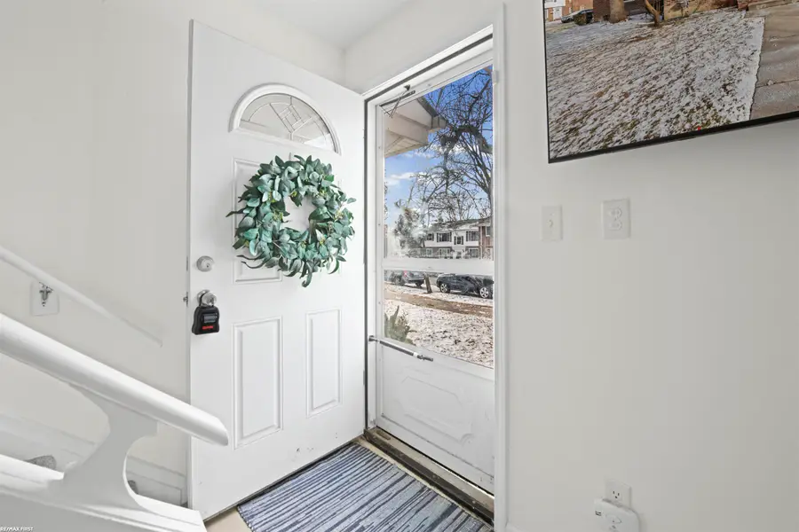 23002 Gary LN, Saint Clair Shores, MI 48080 - Image #3