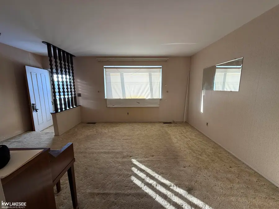 30428 Iroquois DR, Warren, MI 48088 - Image #3