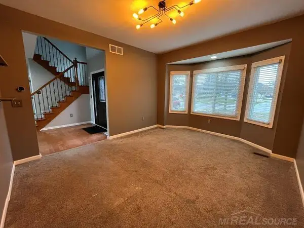 57714 Abraham DR, Washington, MI 48094