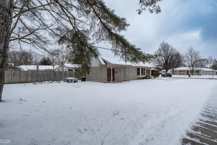 13498 Butler DR, Sterling Heights, MI 48313 - Image #3