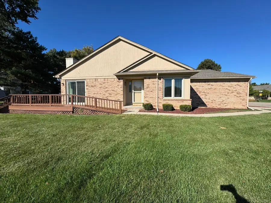 41201 Whispering Oaks DR, Clinton Charter Township, MI 48038 - Image #3