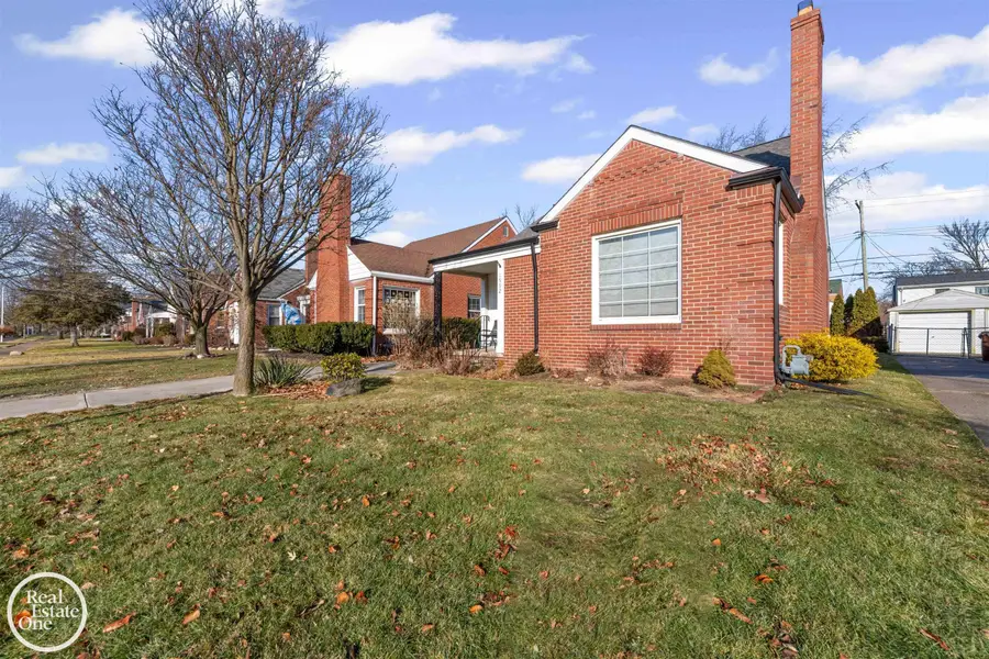 1992 Lennon ST, Grosse Pointe Woods, MI 48236 - Image #3