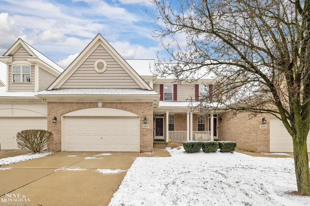 32967 Brookside CIR, Livonia, MI 48152 - Image #1