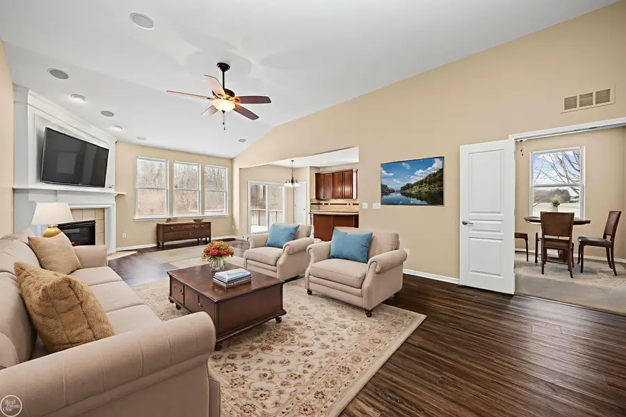 49723 Whisperwood CT, Macomb, MI 48042 - Image #3